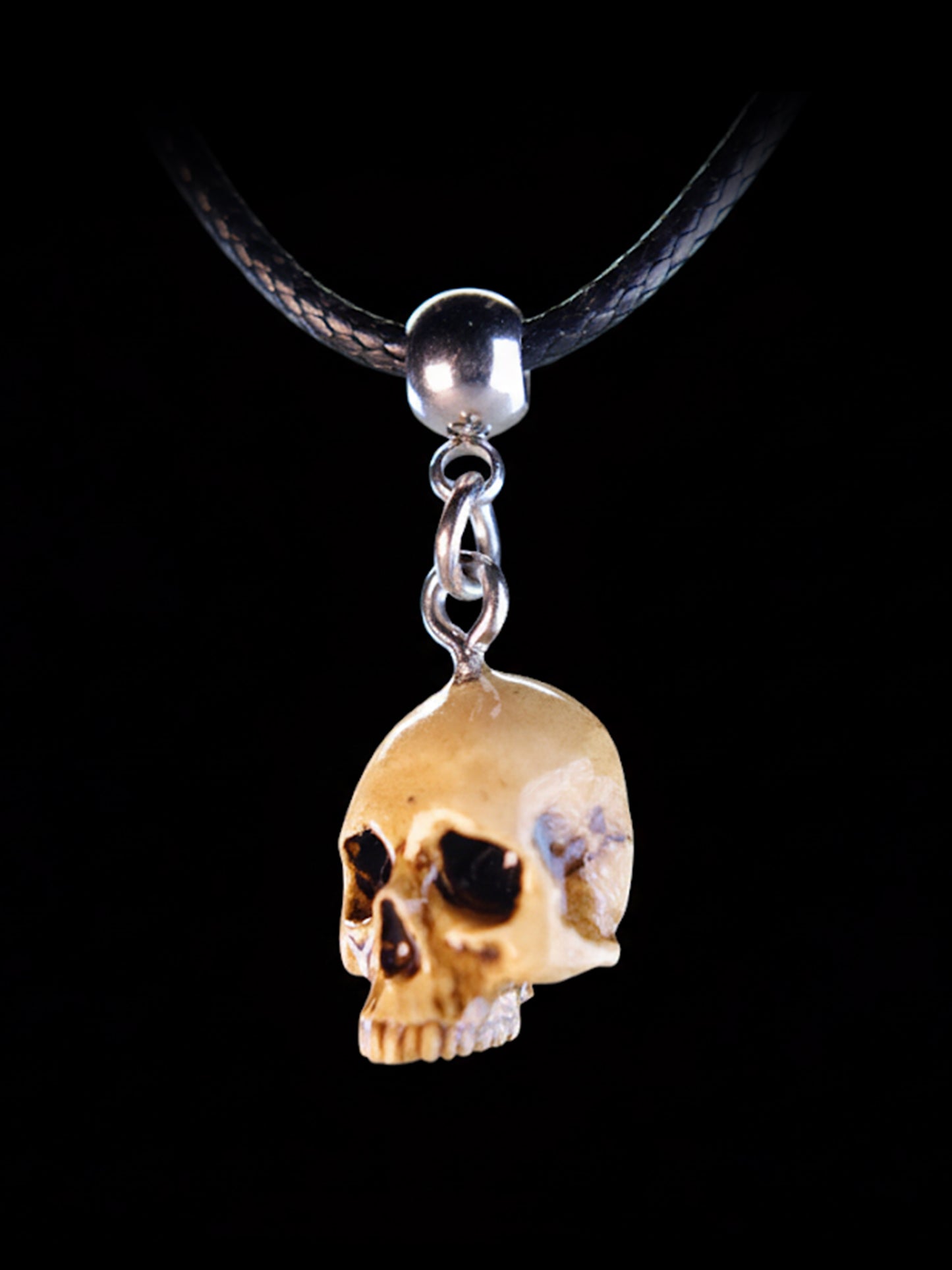 Skull Necklace – Aged Bone Gothic Pendant